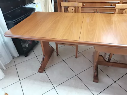 Tavolo allungabile in 3 pezzi e sedie