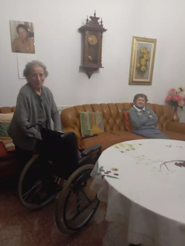 Foto 5 Assistenza anziani bambini disabili compania