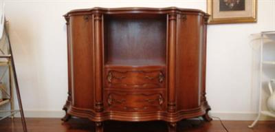 Mobile legno intarsiato