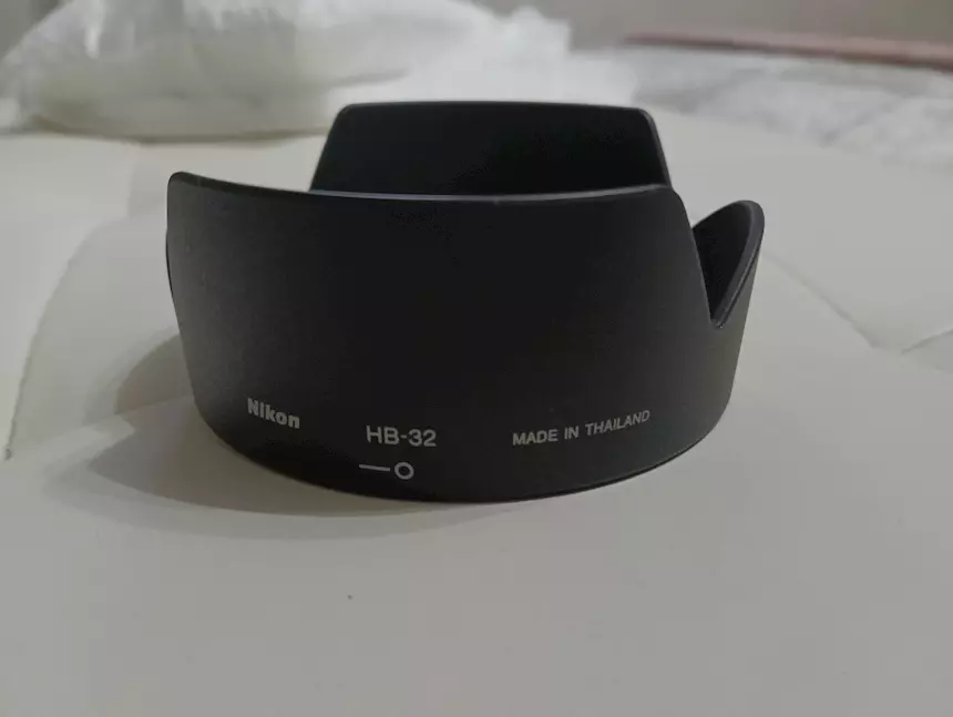 Paraluce Marca Nikon HB-32, come nuovo