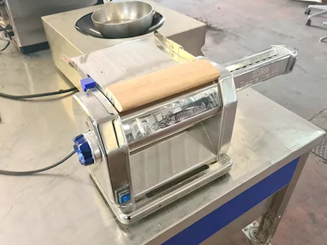 Sfogliatrice elettrica per pasta fresca usata