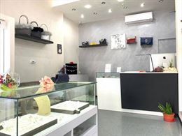 Cedesi attività commerciale avviata bigiotteria e accessori