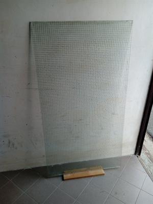 Vetri retinati come nuovi spessore 6 mm. 130 cm.x 71 cm
