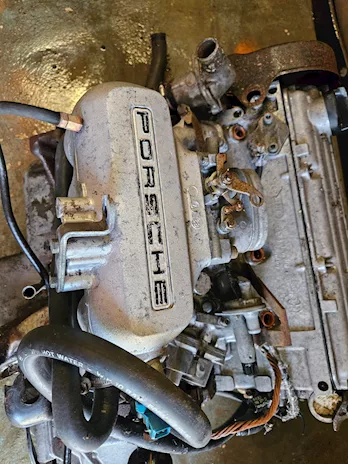 In blocco ricambi Porsche 924