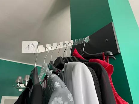 Stock capi di abbigliamento e arredo negozio - Foto 4