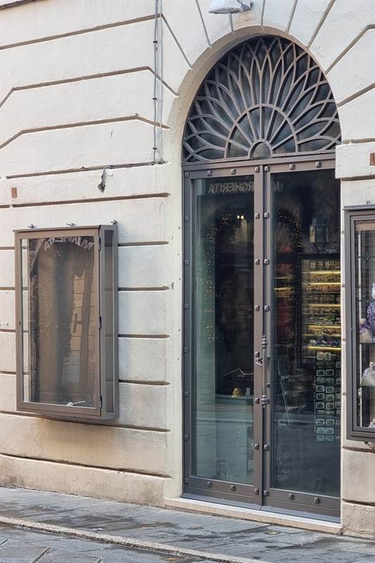 Locale commerciale