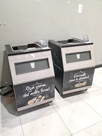 2 tavolini porta bilancia usati