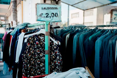 Abbigliamento in saldo - 24810