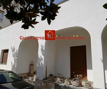 Lecce centro in zona San Lazzaro - villa libera sui 4 lati