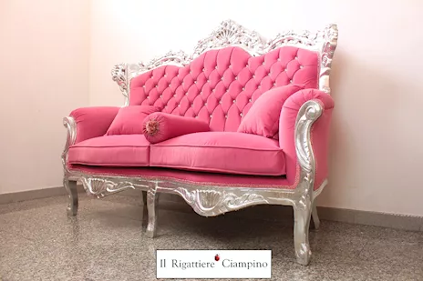 Divano barocco in velluto rosa