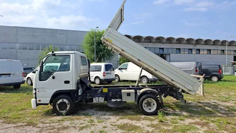 Isuzu 3.0 cc 150 CV - cassone ribaltabile trilaterale