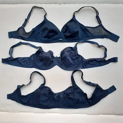 Tre reggiseni usati taglia 4
