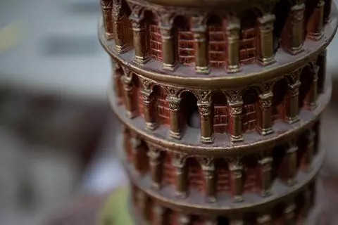 Miniatura Torre Di Pisa In Resina - Decorazione Per Casa E Ufficio, Dettagliata, Resistente, Dimensioni 10.5x5x4.7 Cm