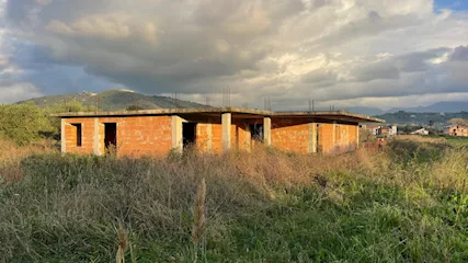 3 appartamenti in costruzione con 8.000 mq ti terreno Trilocali - Foto 3