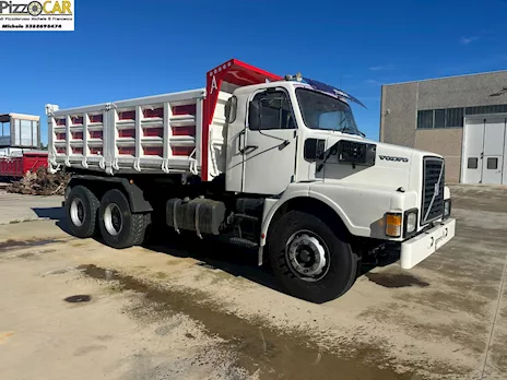 Volvo N12 6x4 ribaltabile trilaterale