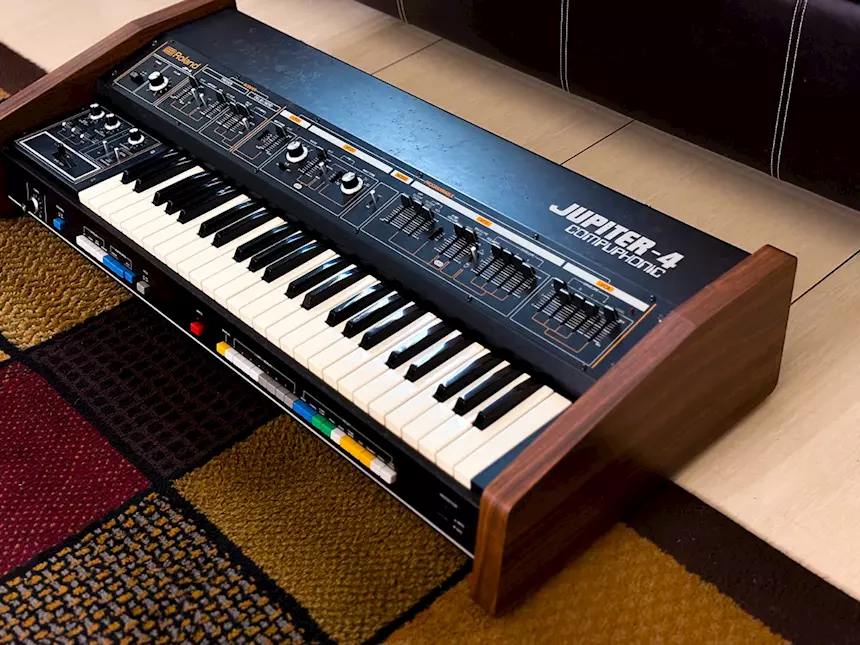 A collezionista o museo - Roland Jupiter 4 pari al nuovo, unico proprietario