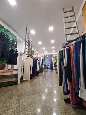 ATTIVITÀ DI ABBIGLIAMENTO DONNA - Foto 3