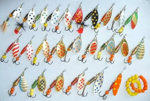 Artificiali rotanti e ondulanti pesca sportiva