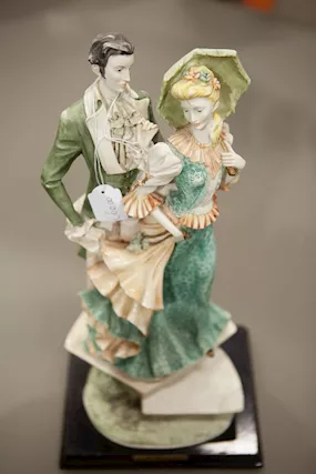 Statuetta in Porcellana Raffigurante Uomo e Donna Fine ‘800