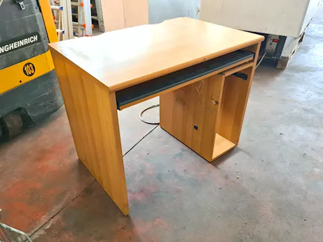 Scrivania porta pc usata