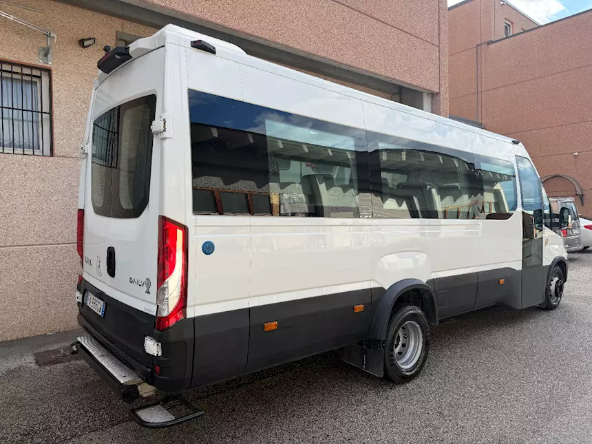 Foto 2Minibus Daily 24 posti con pedana disabili Iveco Anno 2015