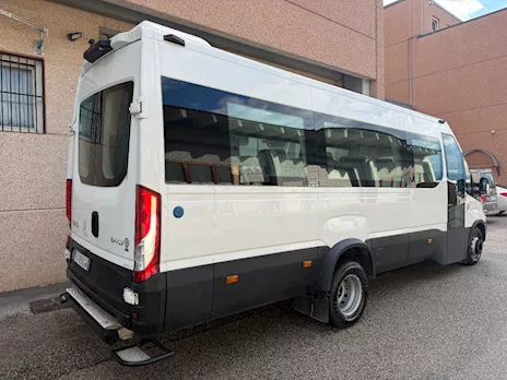 Minibus Daily 24 posti con pedana disabili Iveco Anno 2015 - Anteprima 2