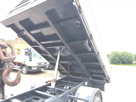 Camion Iveco Daily 35C17 ribaltabile e gru, marca Effer - Foto 6