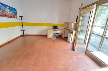 Ufficio scrivanie mobilio