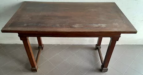 Tavolo antico in noce massello con cassetto, da restaurare