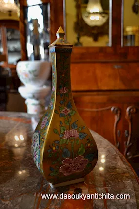 Vaso in porcellana policroma di Desdra del XX sec.