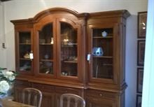 Credenza con vetrina in stile classico