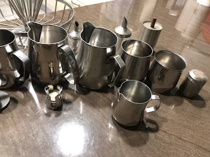 Bricchi da latte portafrutta alzatine per vassoi