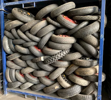 Stock ruotini di scorta auto - in blocco