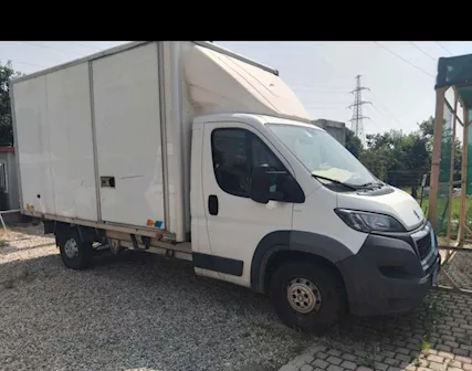 camion Peugeot 2016 con motore