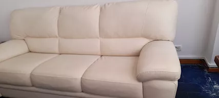 Divano pelle bianca tre posti