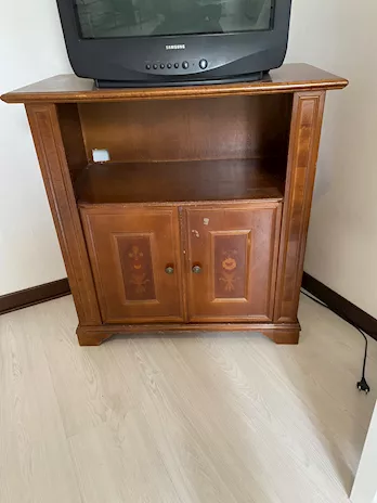porta tv in legno con 2 ante