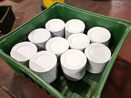 Set di piatti usati