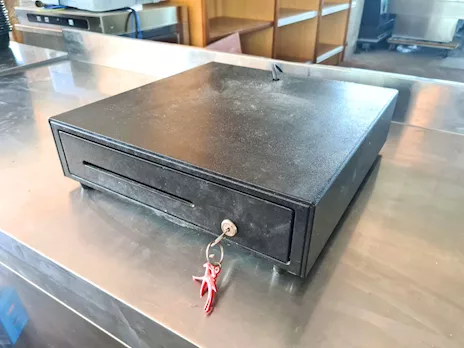 Cassa per banconote e monete usata