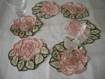 6 Sottobicchieri a Rosa e 1 Centro Fatti a Mano Wintage, prezzo trattabile - Foto 3