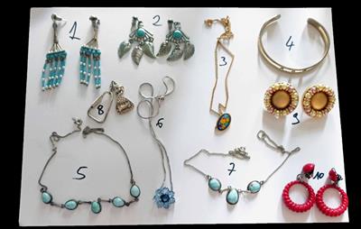 Braccialetti, Orecchini, Collane