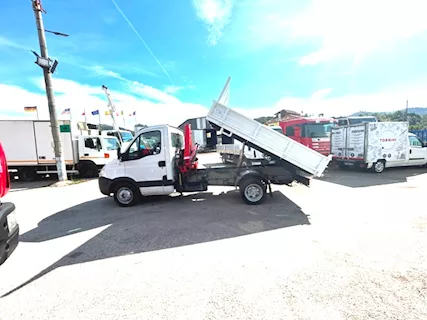 Camion Marca Iveco Daily 35c13 ribaltabile e gru Km 0, come nuovo - Foto 5