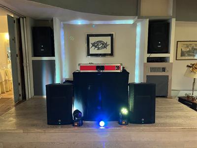 DJ, animatori, musicisti e cantanti per eventi privati