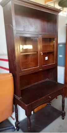 Credenza usata in noce scuro con antine in vetro - 24184