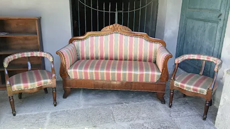 Antico divano e sedie Luigi Filippo del XIX secolo