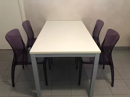 Tavolo e sedie