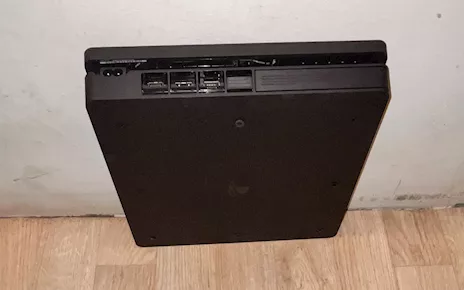 PlayStation 4 modello CUH-2010B