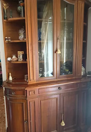 Credenza in puro legno colore ciliegio