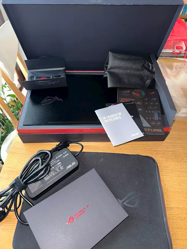 Foto 2ASUS ROG GX501 portatile gaming laptop