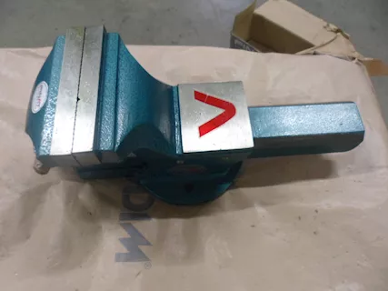 Morsa professionale da banco 150 MM