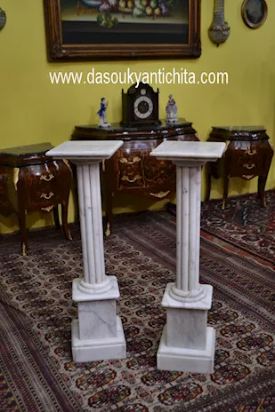 Coppia di colonne - piedistalli in marmo bianco